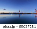 夜明け前の港 65027231