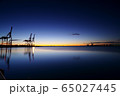 夜明け前の港 65027445
