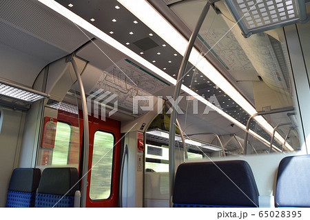 フランクフルト近郊電車(Sバーン)の車内 フランクフルト近郊電車(Sバーン)の車内 65028395