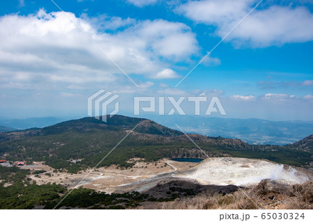 硫黄山(霧島火山)の火口と全景 硫黄山(霧島火山)の火口と全景 65030324