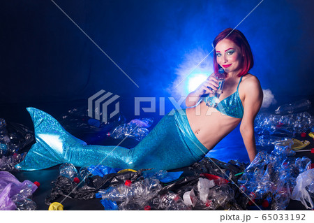 Fantasy stupid mermaid in deep ocean. Plasticの写真素材 [65033192] - PIXTA