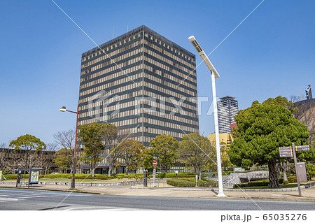 福岡県北九州市小倉区　快晴の北九州市役所 65035276