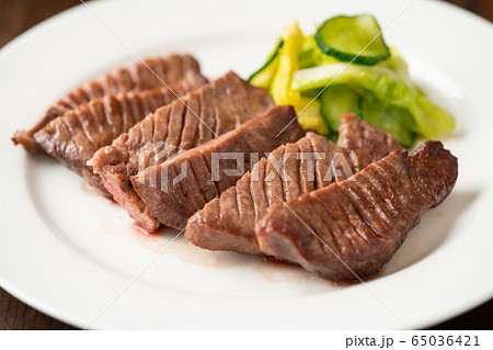 厚切り牛タン塩焼き 65036421