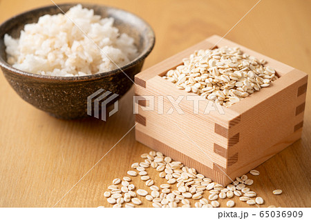 押麦と麦飯 65036909
