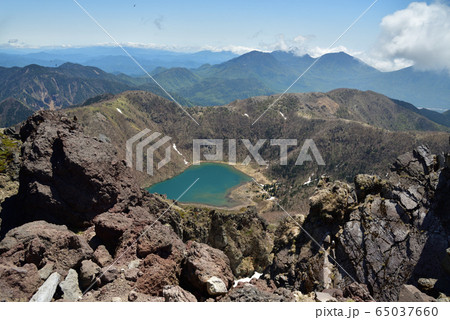 日光白根山山頂から見る五色沼 65037660