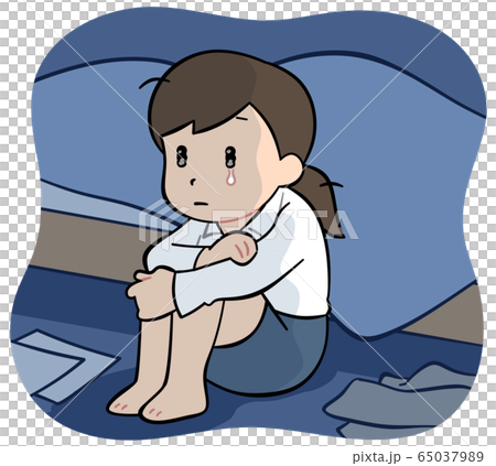 暗い部屋で膝を抱える女性 暗い部屋で膝を抱える女性 65037989