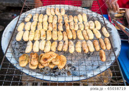 Fried bananas at asian street market 65038719