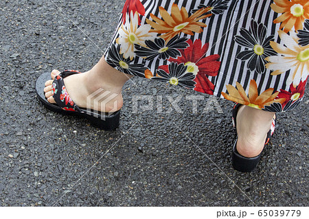 涼しげな足元 涼しげな足元 65039779