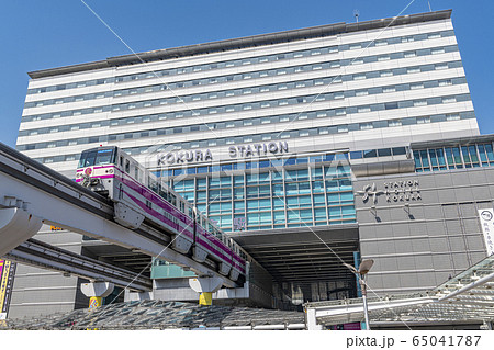 福岡県北九州市　快晴のJR小倉駅南口 65041787