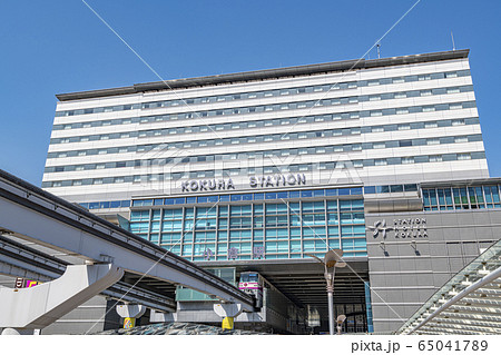 福岡県北九州市　快晴のJR小倉駅南口 65041789