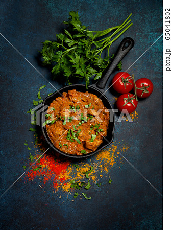 Chicken tikka masala in a pan 65041802