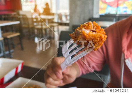 Fried chicken pop nuggets ready to eat Fried chicken pop nuggets ready to eat 65043214