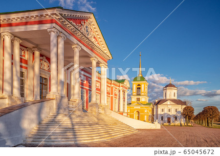 Grand Palace in the park Kuskovo on a spring Grand Palace in the park Kuskovo on a spring 65045672