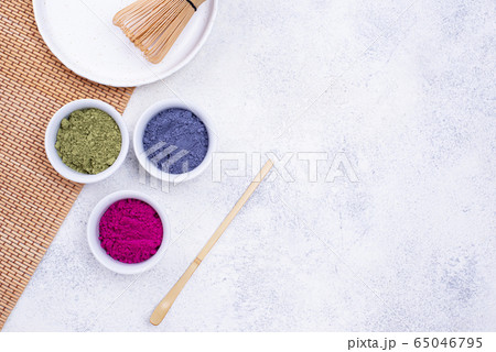 Green, blue and pink matcha powder 65046795