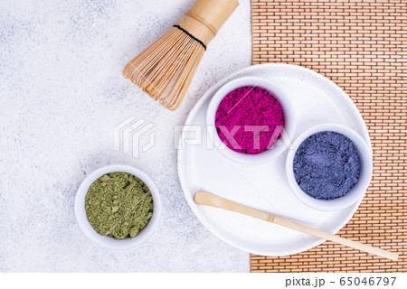 Green, blue and pink matcha powder 65046797