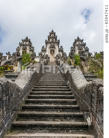 View on the ladder in the Pura Lempuyang Luhur View on the ladder in the Pura Lempuyang Luhur 65047411