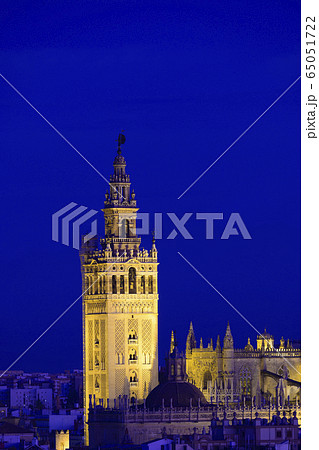 Spain, Seville, Giralda and Catherdral of Seville, Giralda tower at night 65051722