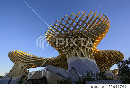 Spain, Seville, Metropol Parasol, Metropol Parasol in Plaza De La Encarnacion 65051741