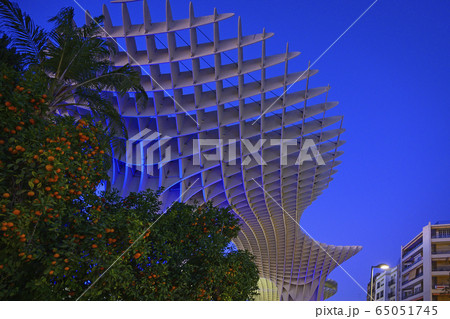 Spain, Seville, Metropol Parasol, Metropol Parasol in Plaza De La Encarnacion 65051745