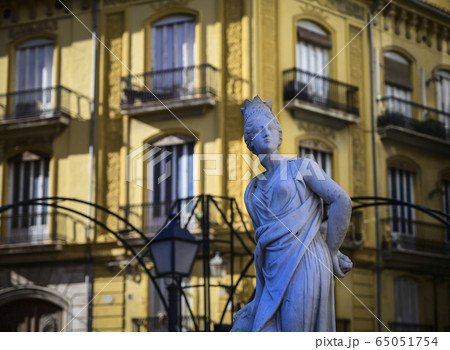 Spain, Valencia, Placa De Joan De Vila Rasa, Statue in Placa De Joan De Vila Rasa Spain, Valencia, Placa De Joan De Vila Rasa, Statue in Placa De Joan De Vila Rasa 65051754