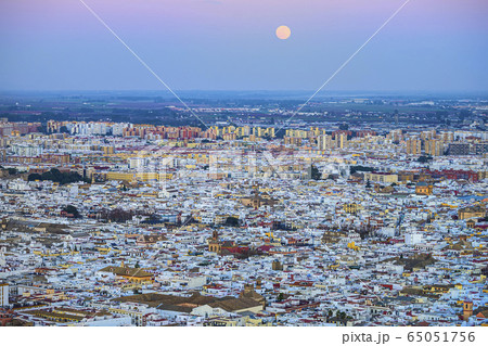 Spain, Andalusia, Seville, Moonrise over cityscape Spain, Andalusia, Seville, Moonrise over cityscape 65051756