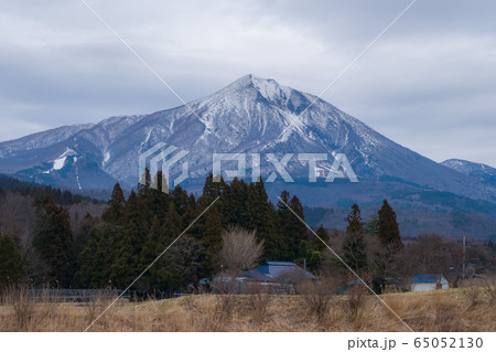 3月正午過ぎ福島県猪苗代国道49号側から望遠で磐梯山を撮影 3月正午過ぎ福島県猪苗代国道49号側から望遠で磐梯山を撮影 65052130