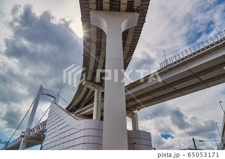 Eleveted highway network structure from below Eleveted highway network structure from below 65053171