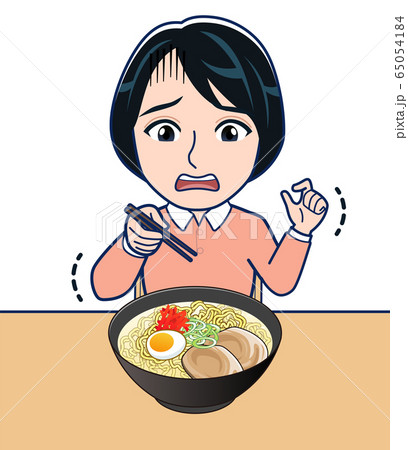 ラーメン食べる女性 65054184