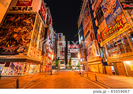 《東京都》人の消えた秋葉原・自粛ムードの東京 65059067