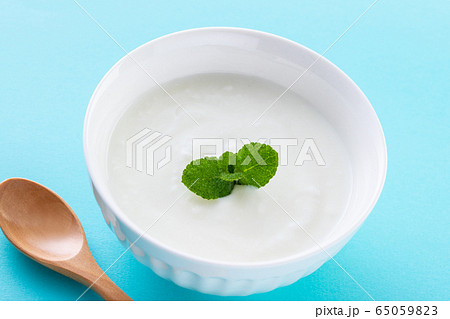 ヨーグルト 65059823