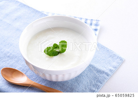 ヨーグルト 65059825