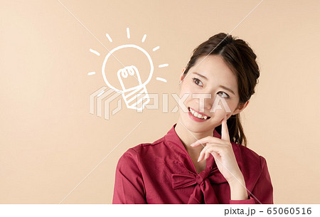 閃く女性 65060516