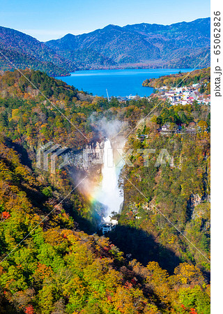 栃木県 日光市 明智平展望台から眺める中禅寺湖と華厳ノ滝の秋景色 栃木県 日光市 明智平展望台から眺める中禅寺湖と華厳ノ滝の秋景色 65062826
