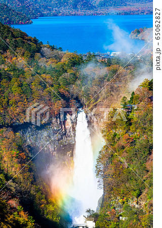 栃木県 日光市 明智平展望台から眺める中禅寺湖と華厳ノ滝の秋景色 栃木県 日光市 明智平展望台から眺める中禅寺湖と華厳ノ滝の秋景色 65062827