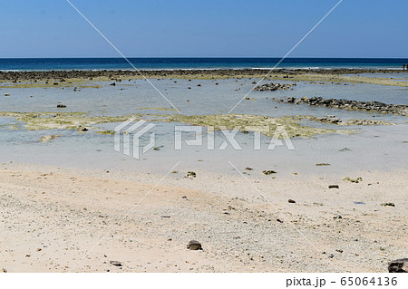 インドネシア・ギリトラワンガン島・海 65064136