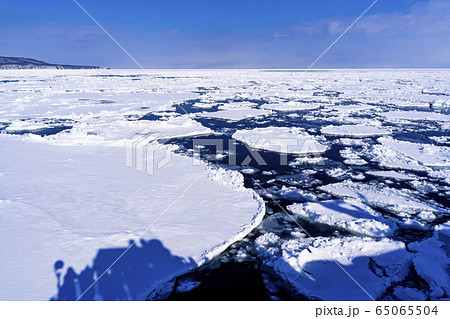 流氷船からオホーツク海の流氷群 流氷船からオホーツク海の流氷群 65065504