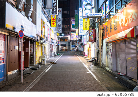 《東京都》人の消えた渋谷センター街・自粛ムードの東京 65065739