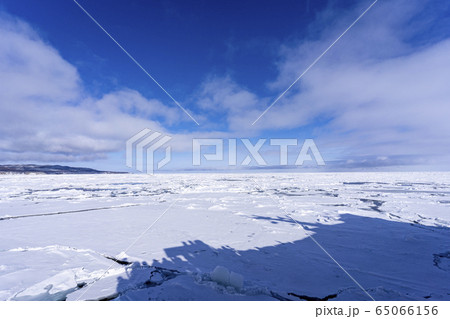 流氷船からオホーツク海の流氷 65066156