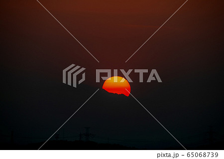 日本の都市景観 コロナ・沈む太陽・新型肺炎(日本の落日)=5月1日・専門家会議「長丁場の覚悟必要」 日本の都市景観 コロナ・沈む太陽・新型肺炎(日本の落日)=5月1日・専門家会議「長丁場の覚悟必要」 65068739