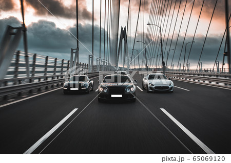 Sport casr driving on the bridge, front view 65069120