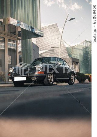 Speed drive in the downtown with a black retro car 65069400