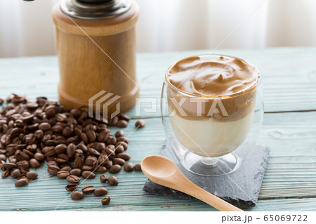 ダルゴナコーヒー - dalgona coffee 65069722