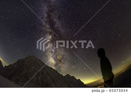 奥穂高岳に望む天の川 65073034