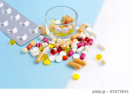 Assorted pharmaceutical medicine pills, tablets 65075641