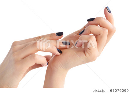 Closeup of hands of a young woman 65076099