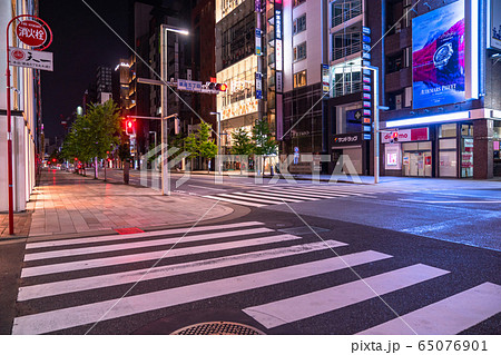 《東京都》人の消えた銀座・自粛ムードの東京 65076901