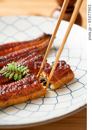 鰻の蒲焼 65077903