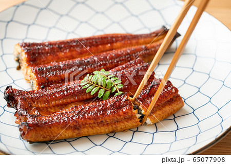 鰻の蒲焼 65077908