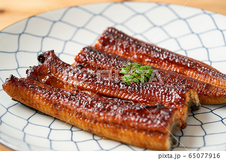 鰻の蒲焼 65077916