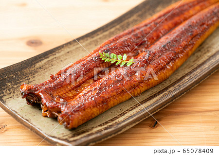 特大うなぎの蒲焼 65078409